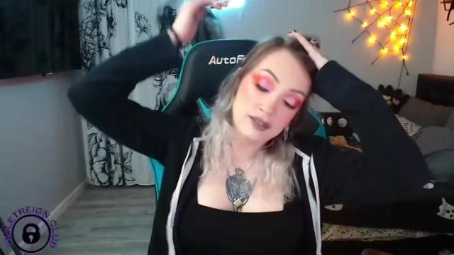 Image 2 of violetreigncb Stream on Chaturbate on 15 months ago