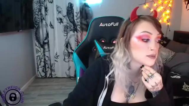 Image 3 of violetreigncb Stream on Chaturbate on 15 months ago