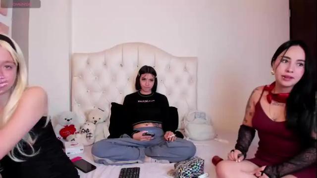 Image 2 of violett__moon Stream on Chaturbate on 3 days ago