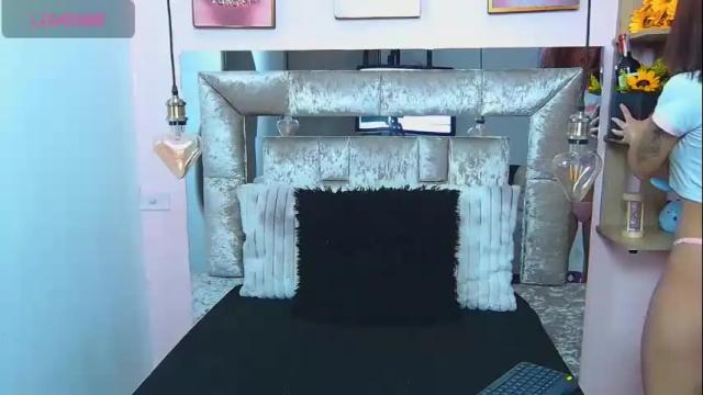 Image 8 of violett_froz Stream on Chaturbate on 2 months ago
