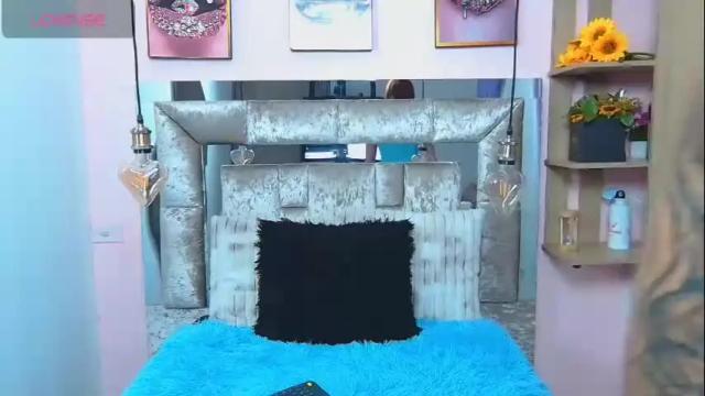 Image 7 of violett_froz Stream on Chaturbate on 2 months ago