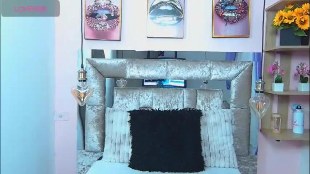 Image 2 of violett_froz Stream on Chaturbate on 2 months ago