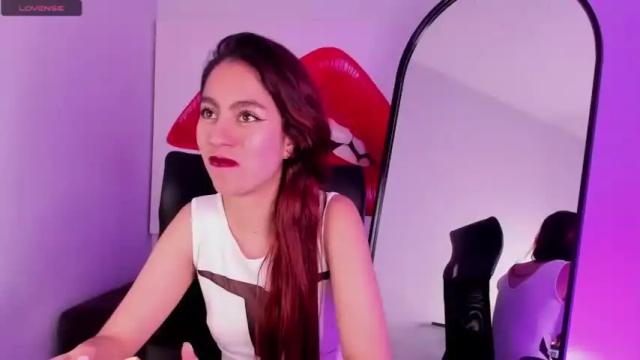 Image 2 of violett_jhonson22 Stream on Chaturbate on 17 months ago
