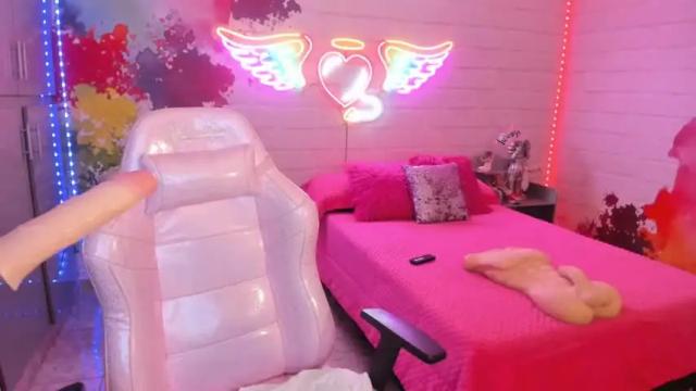 Image 2 of violett_phoenix Stream on Chaturbate on 17 months ago