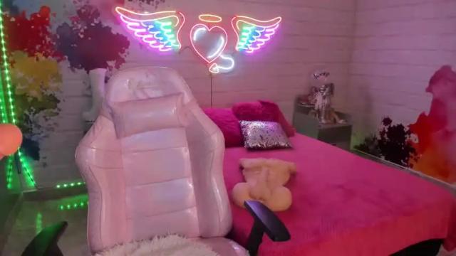 Image 8 of violett_phoenix Stream on Chaturbate on 15 months ago