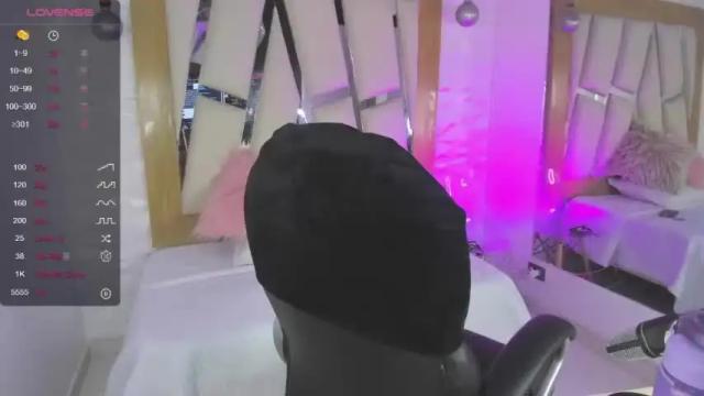 Image 8 of violetta_baker_ Stream on Chaturbate on 19 months ago