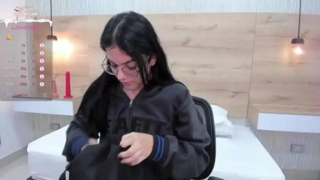 Image 2 of violetta_cast Stream on Chaturbate on 18 months ago