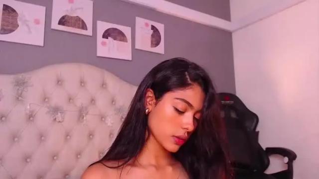 Image 2 of violetta_diamond Stream on Chaturbate on 22 months ago