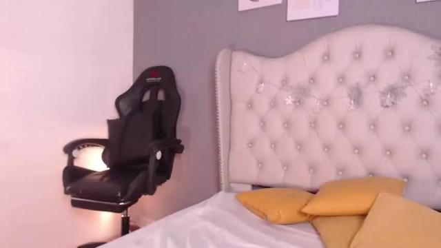 Image 2 of violetta_diamond Stream on Chaturbate on 21 months ago