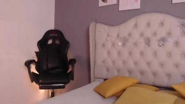 Image 11 of violetta_diamond Stream on Chaturbate on 21 months ago