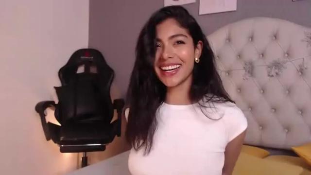 Image 6 of violetta_diamond Stream on Chaturbate on 21 months ago