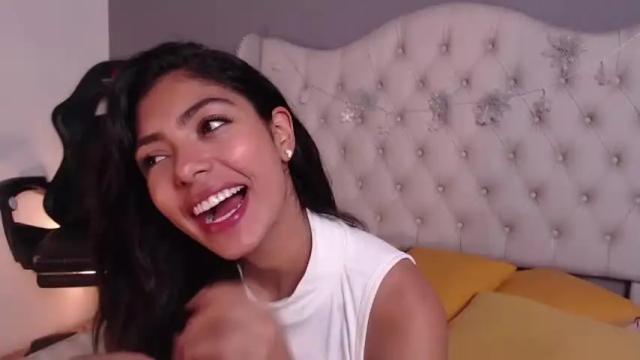 Image 3 of violetta_diamond Stream on Chaturbate on 21 months ago