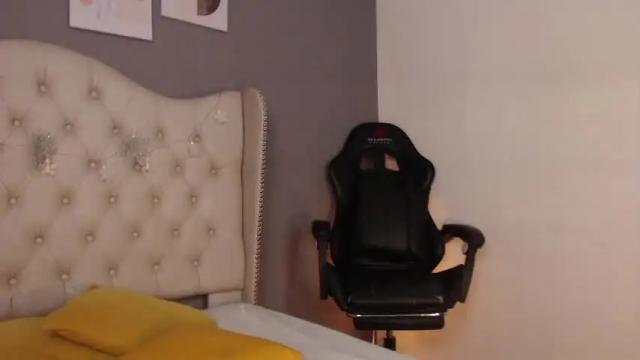 Image 4 of violetta_diamond Stream on Chaturbate on 21 months ago