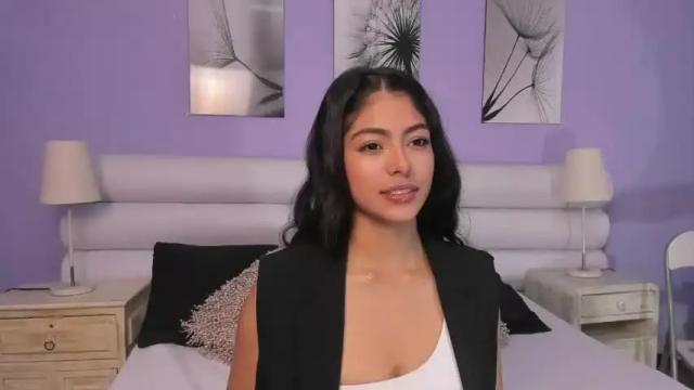 Image 4 of violetta_diamond Stream on Chaturbate on 21 months ago