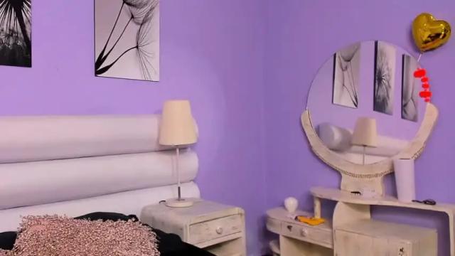 Image 8 of violetta_diamond Stream on Chaturbate on 19 months ago