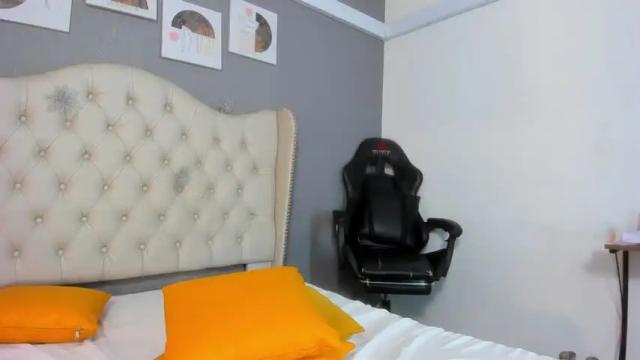 Image 3 of violetta_diamond Stream on Chaturbate on 19 months ago