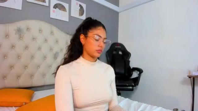 Image 4 of violetta_diamond Stream on Chaturbate on 19 months ago