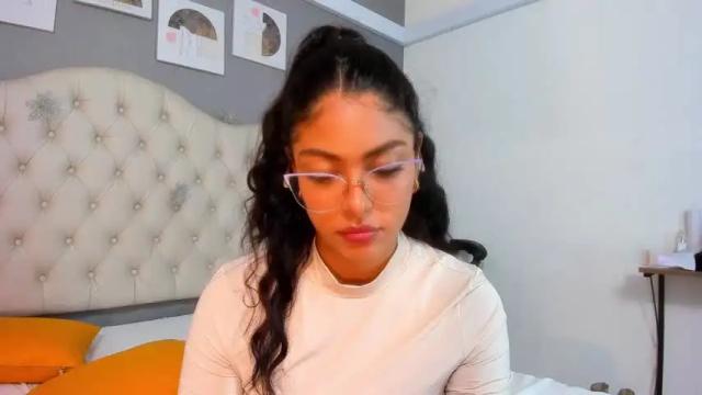 Image 6 of violetta_diamond Stream on Chaturbate on 19 months ago