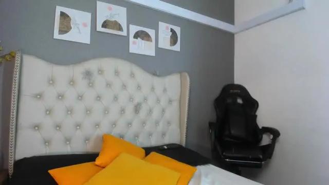 Image 2 of violetta_diamond Stream on Chaturbate on 19 months ago