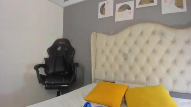 Image 10 of violetta_diamond Stream on Chaturbate on 19 months ago