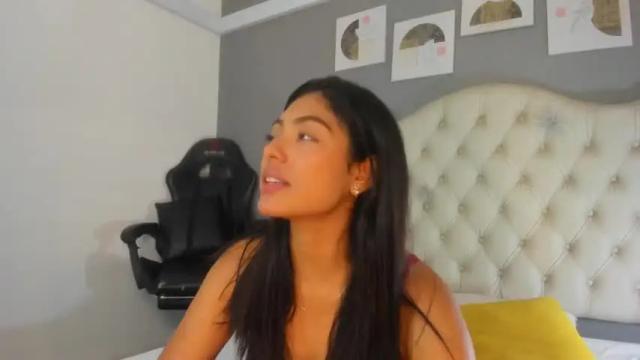 Image 2 of violetta_diamond Stream on Chaturbate on 19 months ago