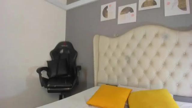 Image 6 of violetta_diamond Stream on Chaturbate on 19 months ago