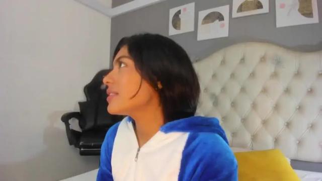 Image 7 of violetta_diamond Stream on Chaturbate on 19 months ago