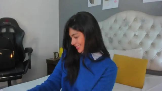 Image 4 of violetta_diamond Stream on Chaturbate on 19 months ago