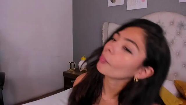 Image 2 of violetta_diamond Stream on Chaturbate on 18 months ago