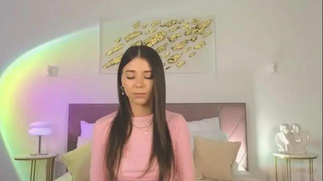 Image 3 of violetta_finch Stream on Chaturbate on 23 days ago