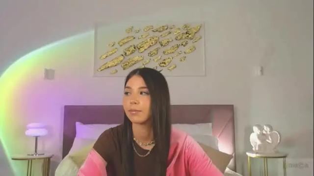 Image 6 of violetta_finch Stream on Chaturbate on 13 days ago
