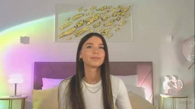 Image 2 of violetta_finch Stream on Chaturbate on 29 days ago
