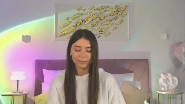 Image 2 of violetta_finch Stream on Chaturbate on 19 days ago