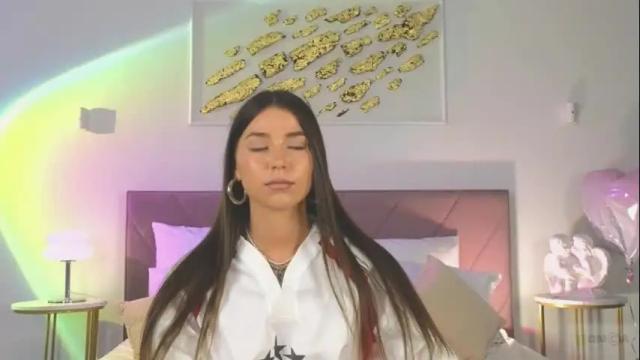 Image 3 of violetta_finch Stream on Chaturbate on 11 days ago