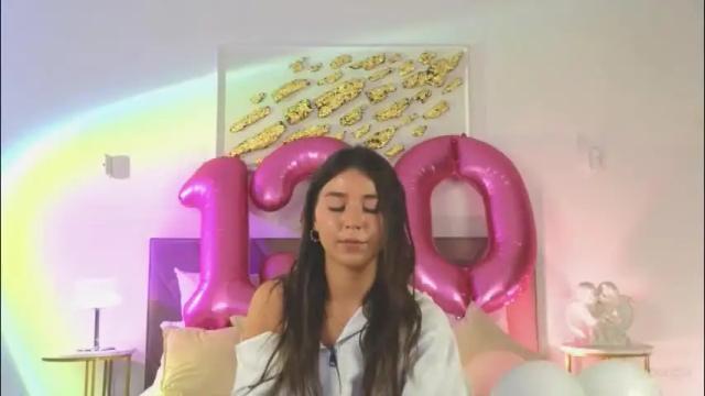 Image 2 of violetta_finch Stream on Chaturbate on 4 days ago