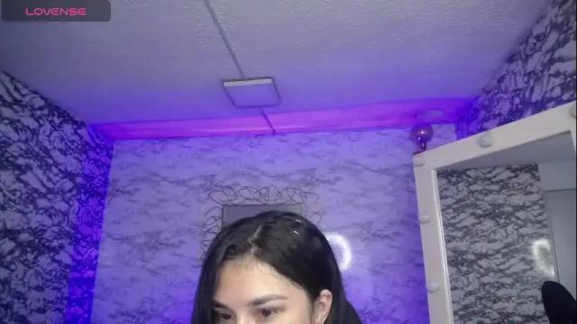 Image 3 of violetta_jhonson_v Stream on Chaturbate on 1 month ago