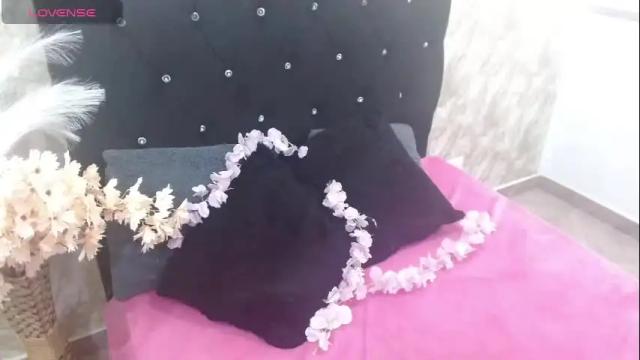 Image 12 of violetta_jhonson_v Stream on Chaturbate on 1 month ago