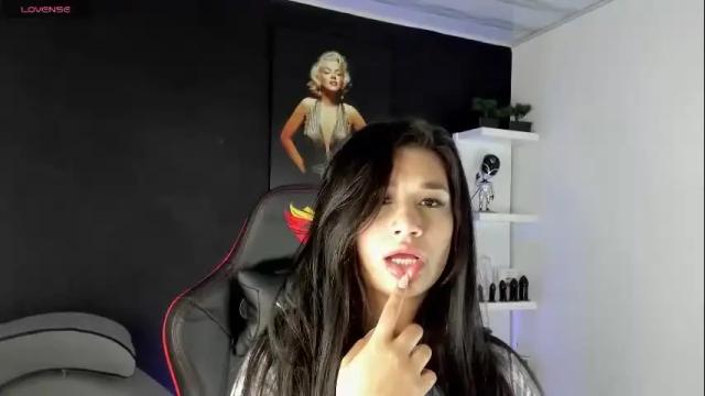 Image 4 of violetta_jhonson_v Stream on Chaturbate on 2 months ago