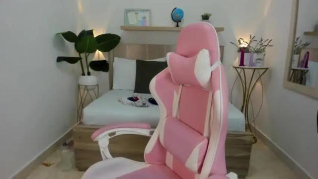 Image 2 of violetta_mendoza_ Stream on Chaturbate on 13 months ago