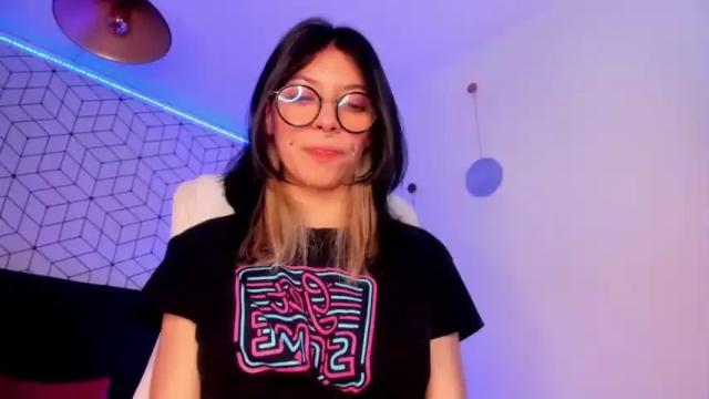 Image 6 of violetta_nur Stream on Chaturbate on 13 months ago