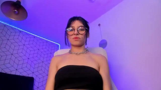 Image 6 of violetta_nur Stream on Chaturbate on 13 months ago