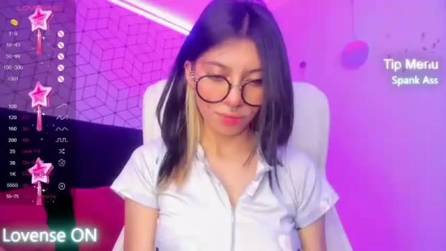 Image 7 of violetta_nur Stream on Chaturbate on 13 months ago