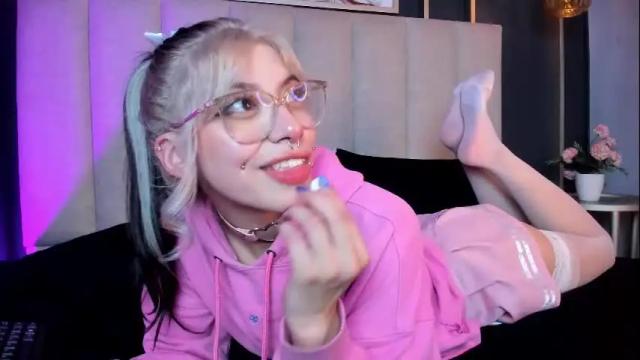 Image 7 of violetta_nur Stream on Chaturbate on 7 days ago