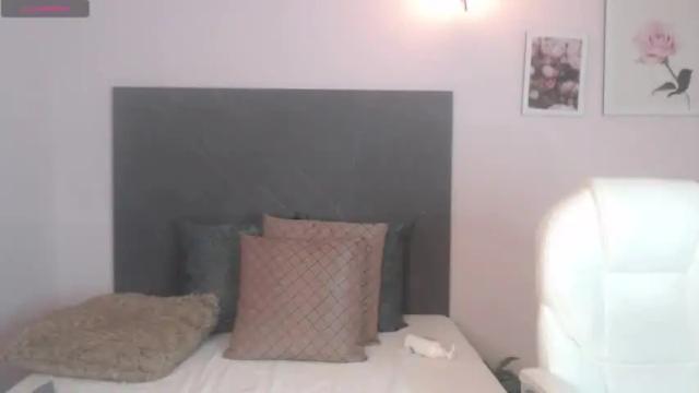 Image 7 of violetta_rainbow Stream on Chaturbate on 13 months ago