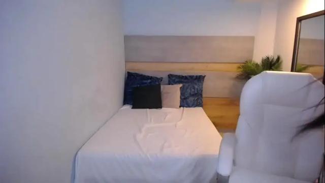 Image 3 of violetta_rainbow Stream on Chaturbate on 1 month ago