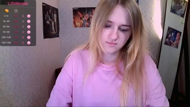 Image 3 of violetta_xbaby Stream on Chaturbate on 21 months ago