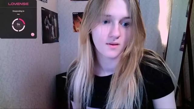 Image 11 of violetta_xbaby Stream on Chaturbate on 17 months ago