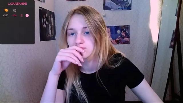 Image 3 of violetta_xbaby Stream on Chaturbate on 17 months ago