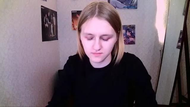 Image 3 of violetta_xbaby Stream on Chaturbate on 17 months ago