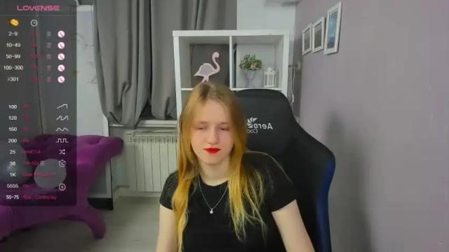 Image 3 of violetta_xbaby Stream on Chaturbate on 16 months ago